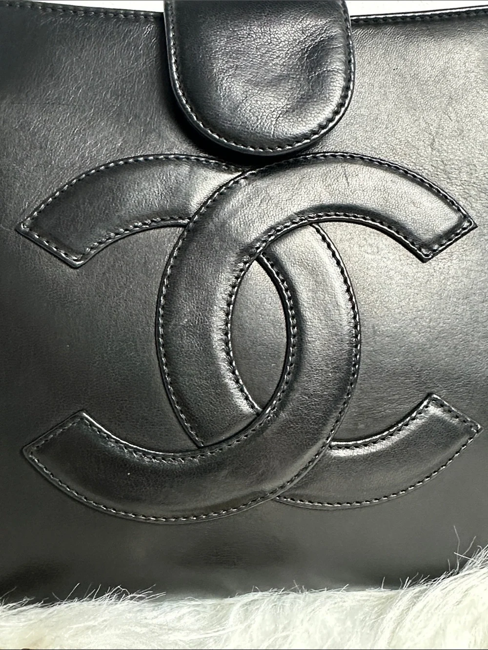 💯Authentic CHANEL Black Lambskin Shoulder Bag with Gold Chain Strap🍀